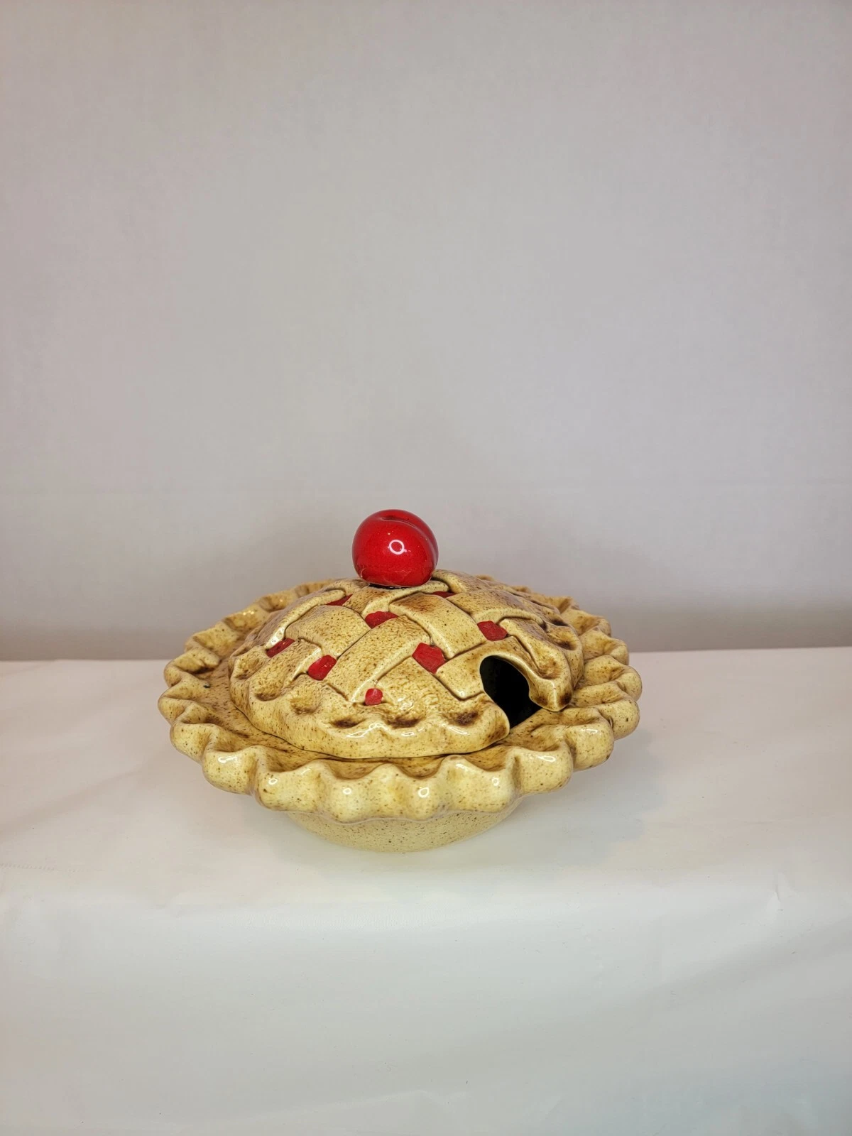 Vintage Hand Painted Clay Castle USA Covered Cherry Pie Pan Plate Dish Lid Rare