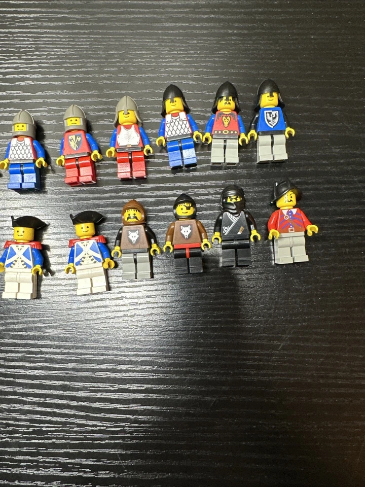 Lego Vintage Minifigure Lot Of 29+ Castle, Pirates, Islander L32 AS IS - Image 4 of 4