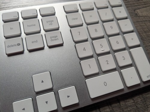 Teclado numérico Apple A1243 con cable USBx2 blanco - Imagen 5 de 9
