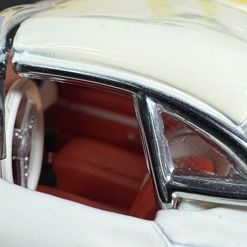 Matchbox 1957 WHITE Corvette 1:43 Scale Die Cast CCV03/SA Exchangeable Hard Top - Picture 5 of 24