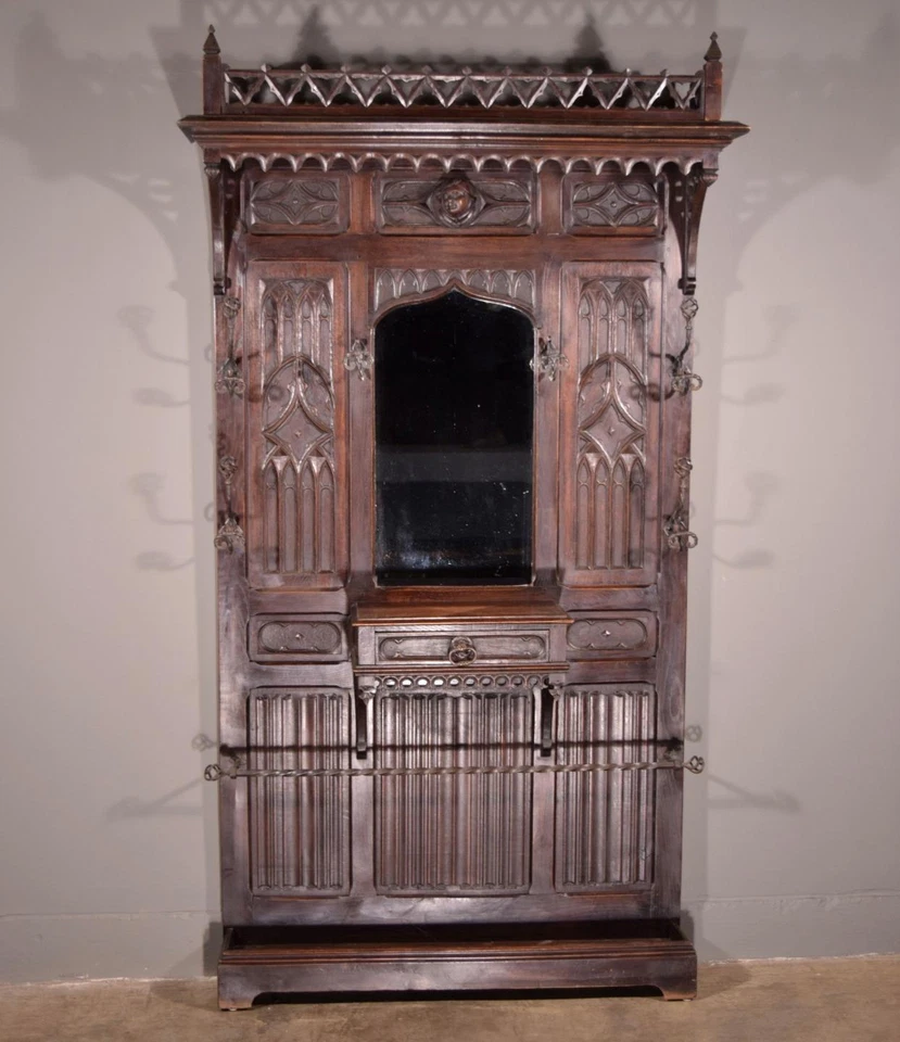 Antiguo soporte gótico francés para árbol/salón/abrigo/sombrero en madera maciza de roble Foto 2 de 4