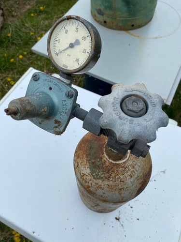 Carbon DioxideTank Empty With Gauge  - Picture 3 of 5