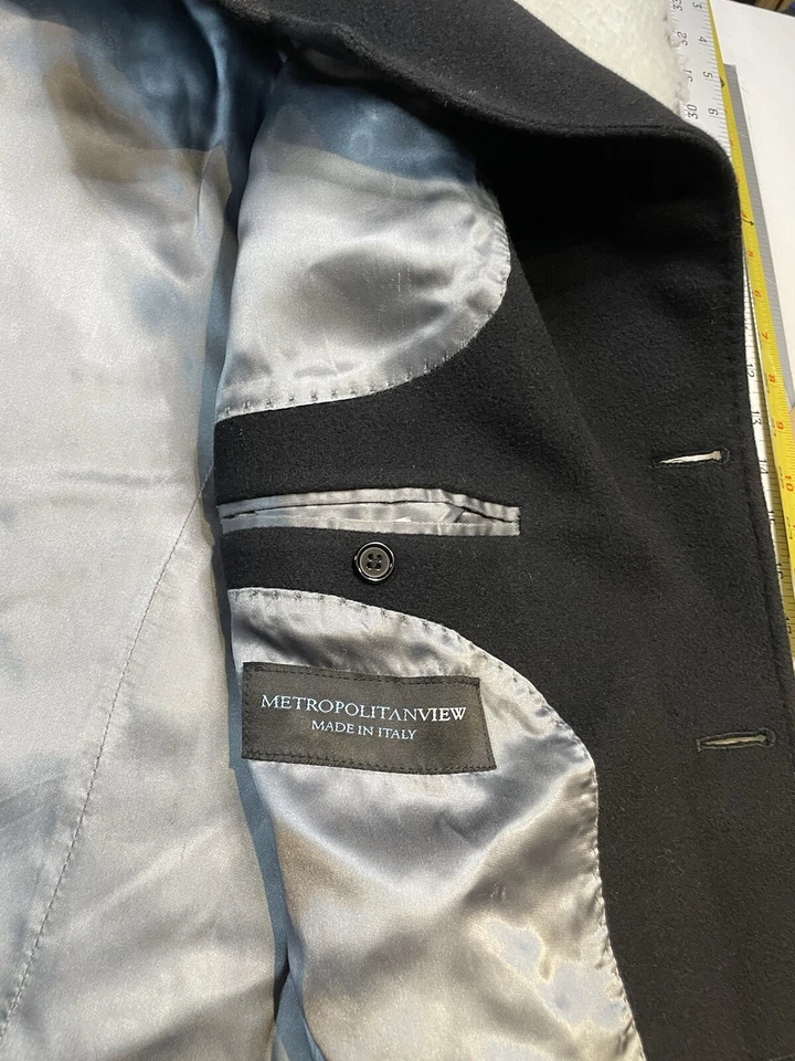 Abrigo METROPOLITAN VIEW negro de 45 pulgadas de largo con muesca de puntada superior solapa Foto 3 de 4