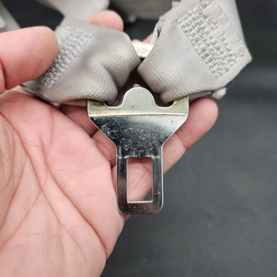 Chevy GMC C1500 K1500 1988-1998 retractor de cinturón de seguridad del pasajero derecho gris E10040 Foto 2 de 4