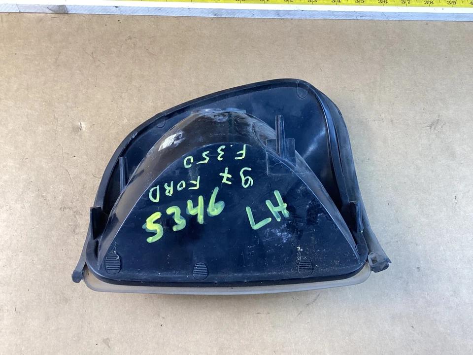 Luz de señal de giro de estacionamiento/esquina del lado izquierdo del conductor Ford E-350 Econoline 1992-2000 Foto 4 de 4