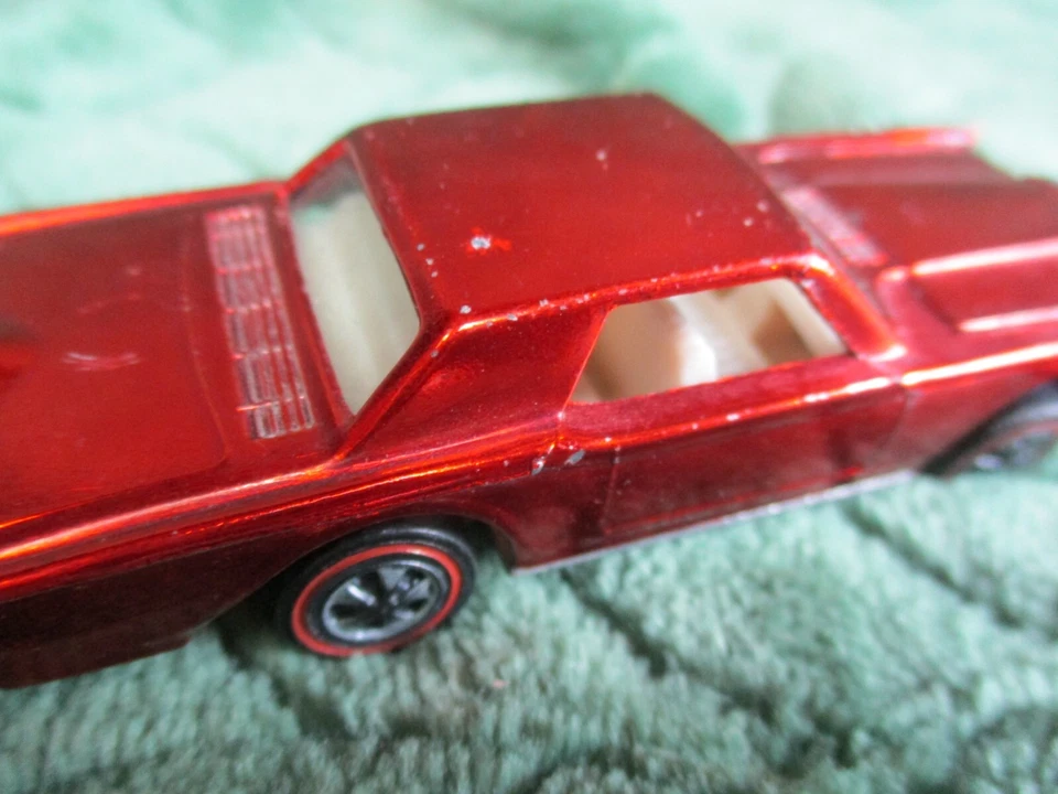 风火轮 Redline 复古 1969 定制大陆 Mark III 红色 — 第 2/4 张图片