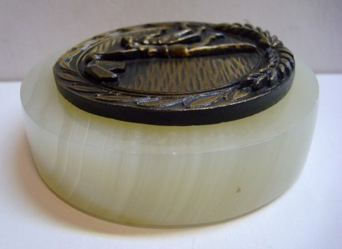 Womens Basketball NCAA College Sports Bronze Medallion Vtg Alabaster Paperweight - Picture 8 of 10