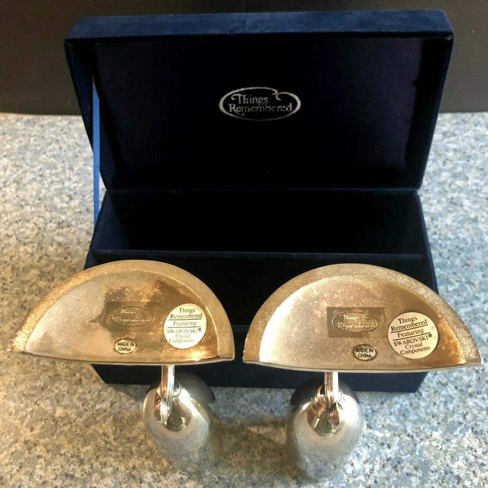 Flautas tostadas Things Remembered tono plata y cristal de Swarovski con terciopelo Foto 4 de 4