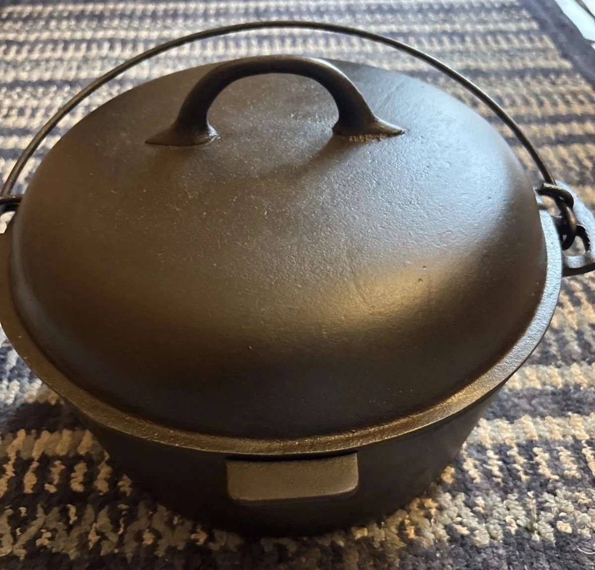 Vintage Chicago Hardware & Foundry Cast No.8 Cast Iron Dutch Oven with Lid