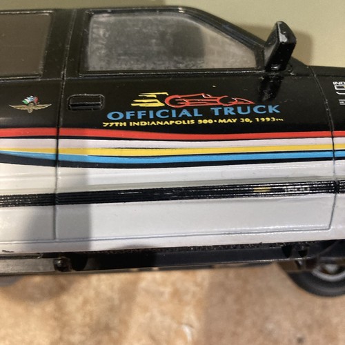 Brookfield Collectibles 1993 CHEVy SUBURBAN 1:24 SCALE diecast MODEL SUV Bank - Picture 7 of 8