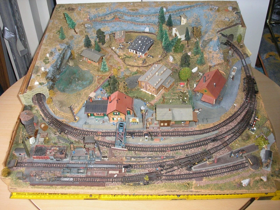 Kleine ca. 65x65 cm große Spur N Eisenbahn wie abgebildet