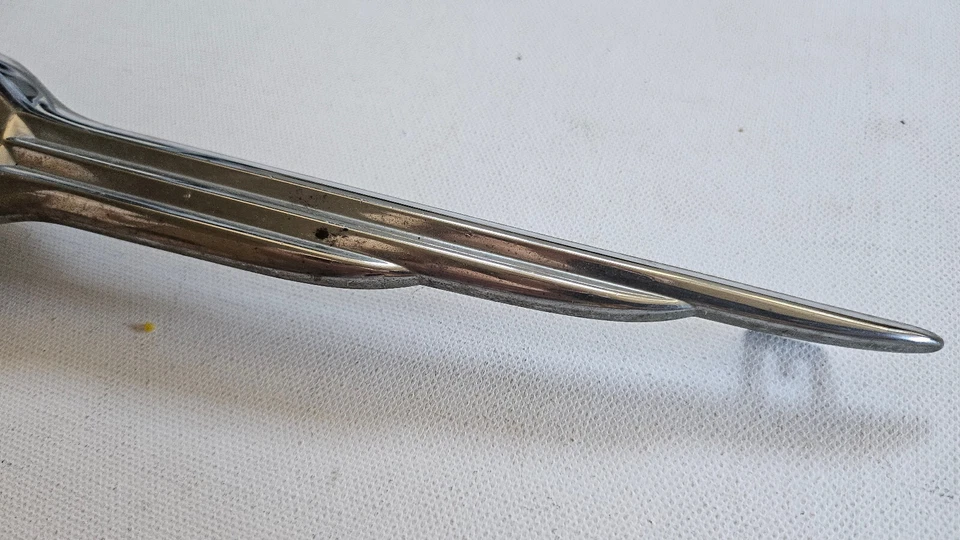 Insignia emblema parrilla Chrysler Town & Country 2001-2004, 4857334AA Foto 3 de 4