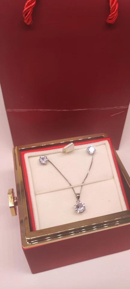 Scatola  rotante con rosa eterna con  Orecchini E Collana Punto Luce  In Argento - Immagine 3 di 4