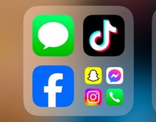 TikTok installed Apple iPhone 16 Pro Max - 256 GB - Black (Verizon)