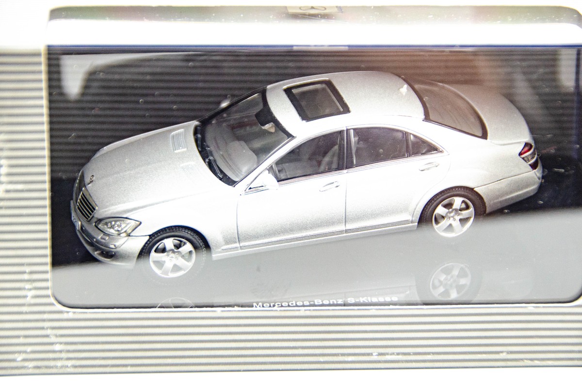 AutoArt 1/43 Mercedes-Benz S Class S Klasse Silver Dealer Promo