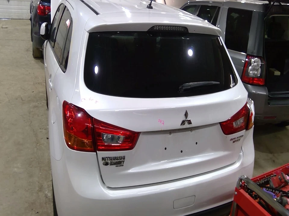 Used Deck Lid fits: 2014 Mitsubishi Outlander sport w/o rear view camera w/sport Foto 2 de 4