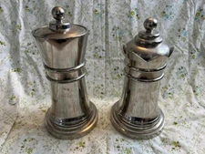 Unique TOMMY BAHAMA Metal QUEEN KING CHESS PIECE Silver COCKTAIL SHaKeR