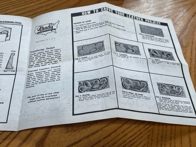 TANDY LEATHER WALNUT SAFETY SMOKER DOUBLE UNIT ASHTRAY CARVING KIT ORIGINAL BOX