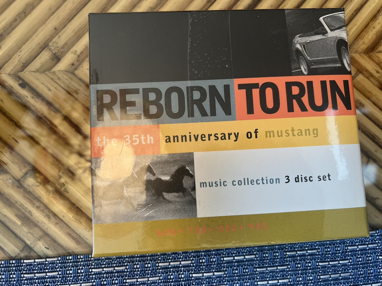 Ford Mustang 1999 35th Anniversary Original Box Gift Set w/ Chronicle Book ~ NOS - Picture 4 of 10