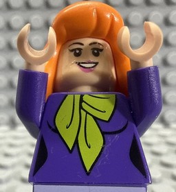 LEGO Daphne Blake Minifigure - 75903 Scooby-Doo Mystery Mansion