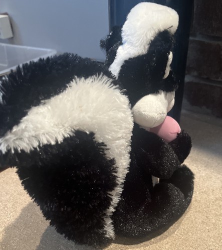 Hallmark Valentine's Day Pepe Le Pew Looney Tunes Sweet Smell Of Love Works NWT - Picture 2 of 9