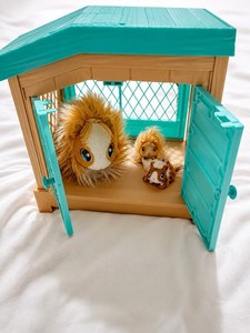 Little Live Pets Mama Guinea Pig with Hutch