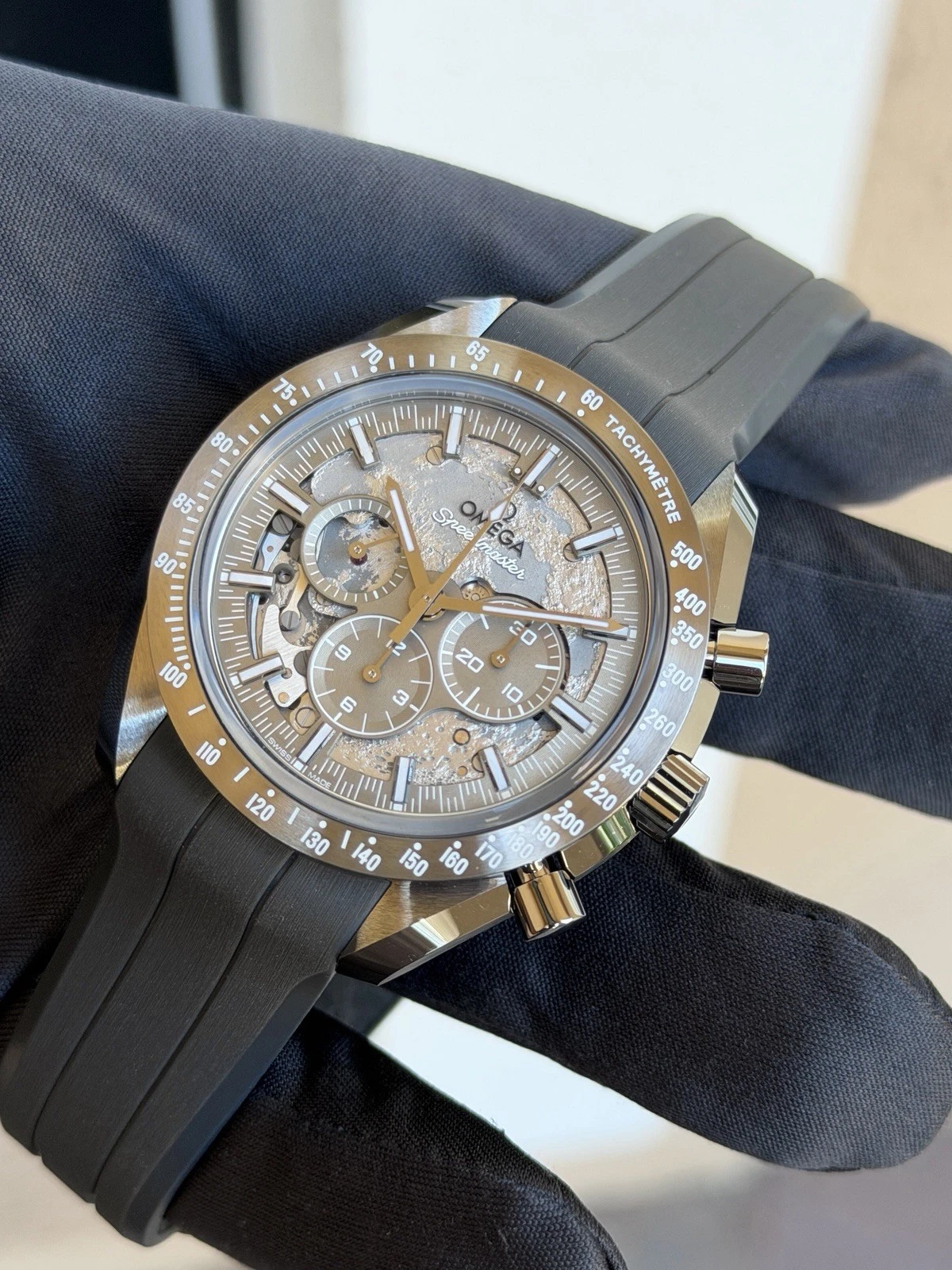 Omega — Omega Speedmaster Dark Side of The Moon GREY 310.92.44.50.06.002