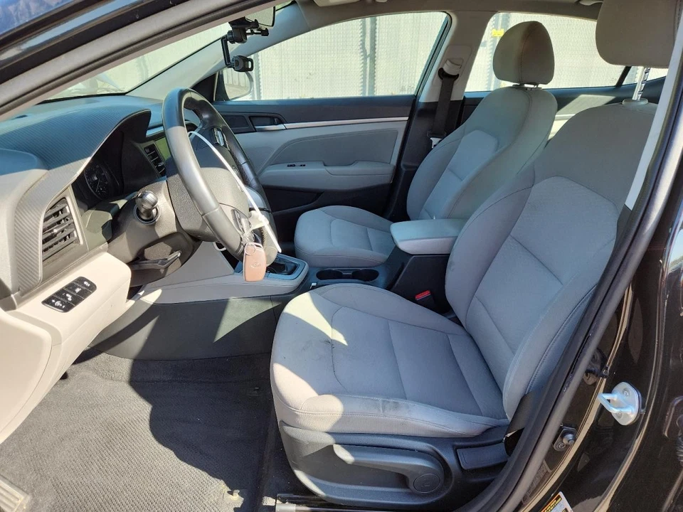 Used Front Upper Center Console fits: 2020 Hyundai Elantra Sedan roof w/sunroof Foto 3 de 4