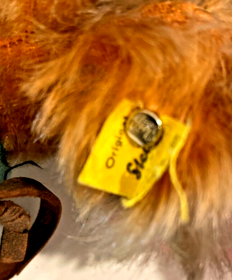STEIFF ancien : petit chien WALDI avec son bouton . hauteur