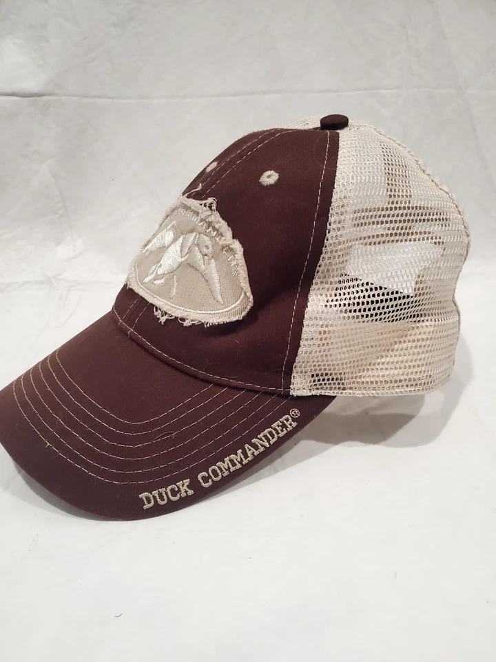 Gorra de camionero Duck Commander marrón con malla marfil dinastía de pato gancho y bucle trasero Foto 2 de 4
