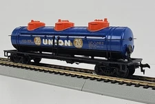 HO Bachmann 43-1001-A5 Union 76 Oil Co. 3 Dome Tank Car NOS