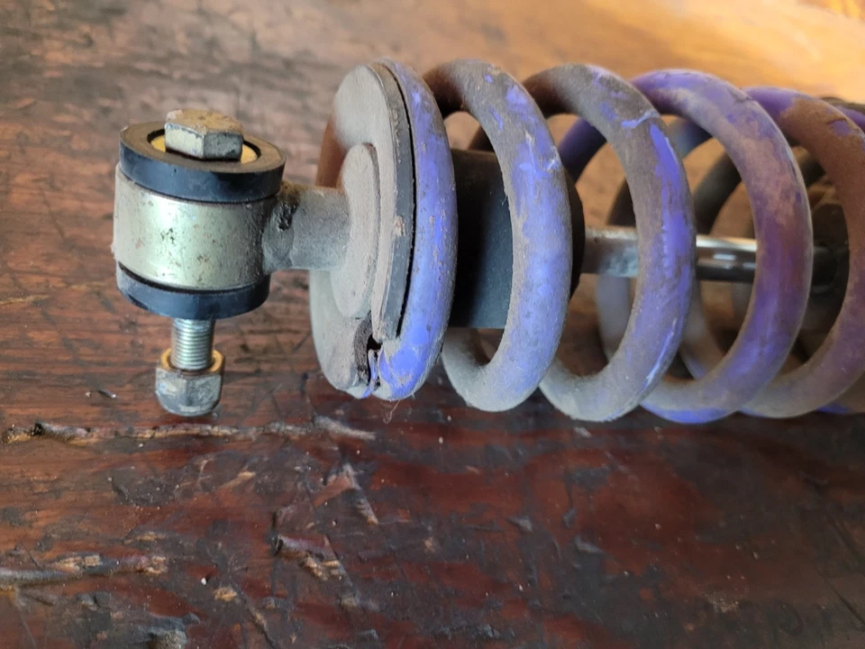 Amortiguador trasero Polaris Sport 400L 1997 OEM Foto 2 de 4