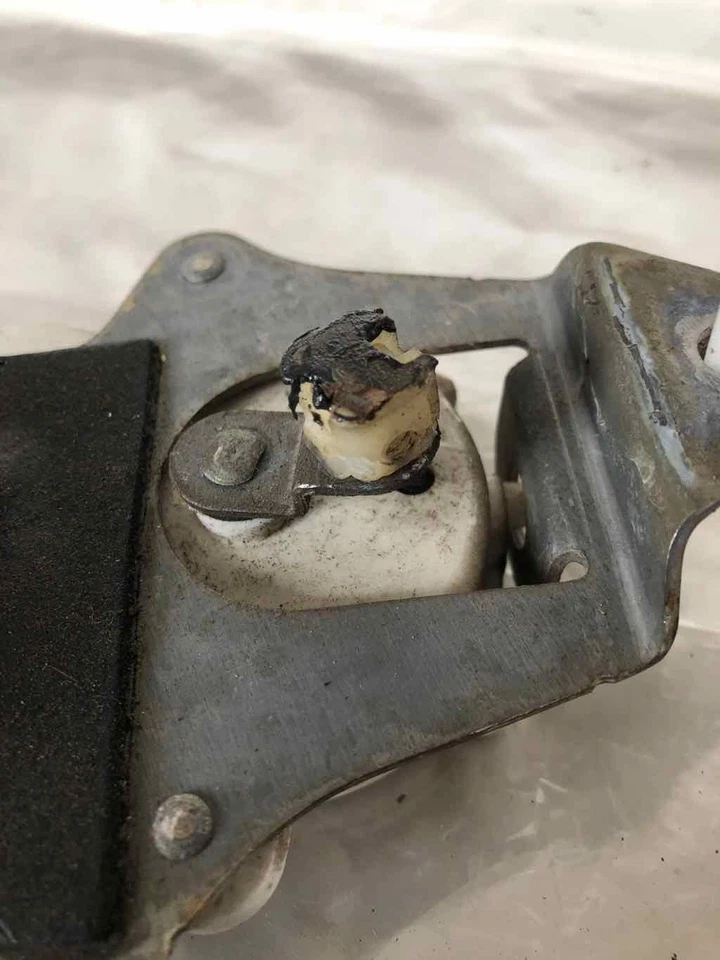 Conjunto de actuador de cerradura de puerta trasera izquierda MITSUBISHI MONTERO SPORT 2003 conductor izquierdo Foto 2 de 4