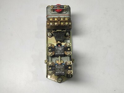 Square D 9050 B0 23E Ser C Pneumatisches Zeitrelais 9050B023E
