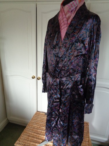 FORTNUM & MASOM LONDON PURE SILK DRESSING GOWN , LINED IN SILK SIZE L - Picture 10 of 14