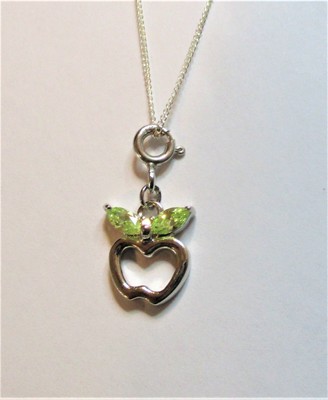 SILBER KINDER MÄDCHEN HÜBSCHER KLEINER APFEL CLIP ANHÄNGER AN KLEINER SILBERKETTE 