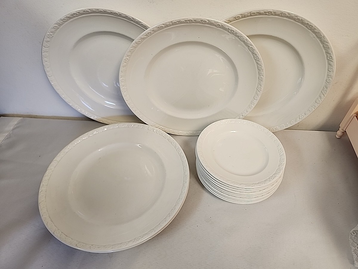 Wedgwood Hedge Rose PLATES (16) Embossed Rim England DINNER 6