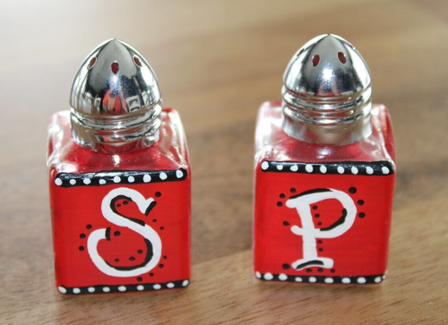 Hand Painted Mini Salt & Pepper Shakers Red Onion Crafty Spices