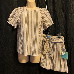 CeCe-by-Cynthia-Steffe-XS-0-Metallic-Stripe-Pink-Top-amp-Short-Two-Piece-Set