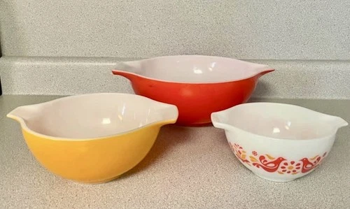 Pyrex Bowl Set vintage Friendship collection