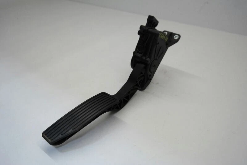 2007 HUMMER H3 CLUTCH GAS PEDAL - Image 2 of 4