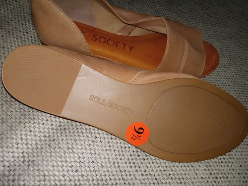 Sole Society Tan Perforated Suede Leather Flat Sandals sz 9.5M NEW - Picture 8 of 9