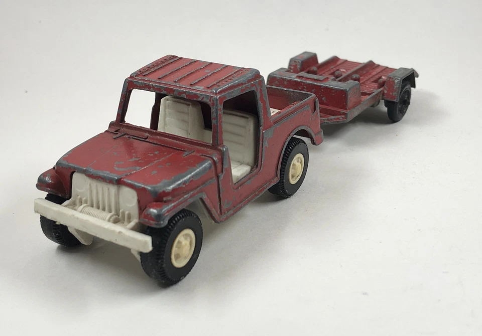 Remolque rojo Jeep y motocicletas Tootsie Toys vintage años 70 coleccionables Foto 2 de 4