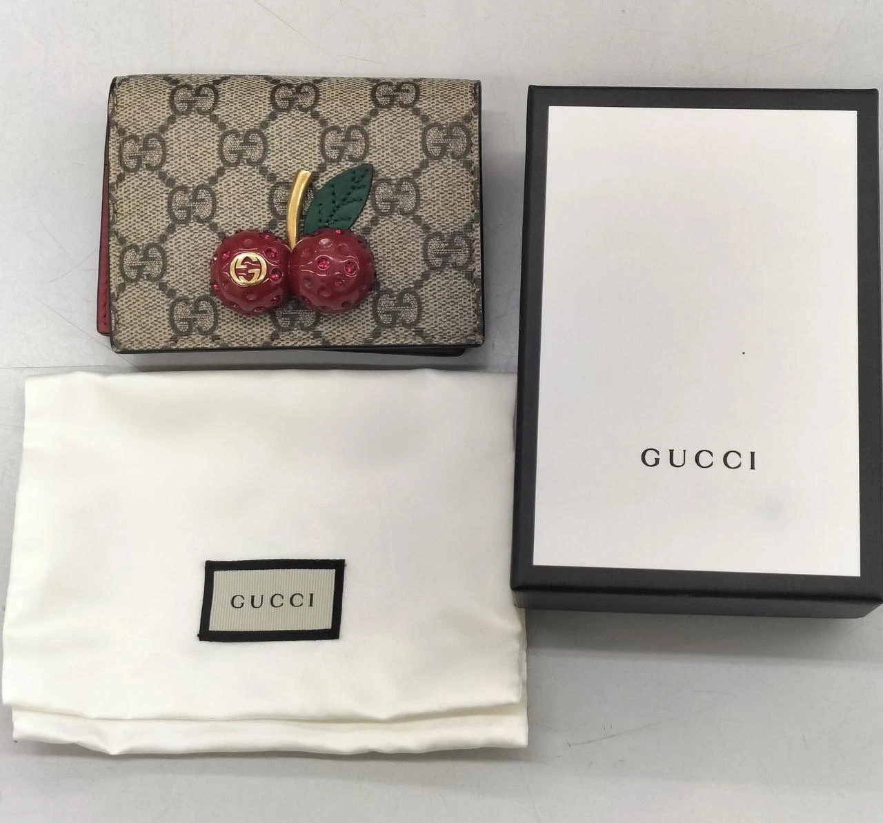 Portefeuille compact GUCCI GG Supreme 4,3 pouces