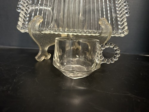 Bandeja de aperitivos vintage Hazel Atlas acanalada de vidrio transparente para beber y humo con taza - Imagen 3 de 4