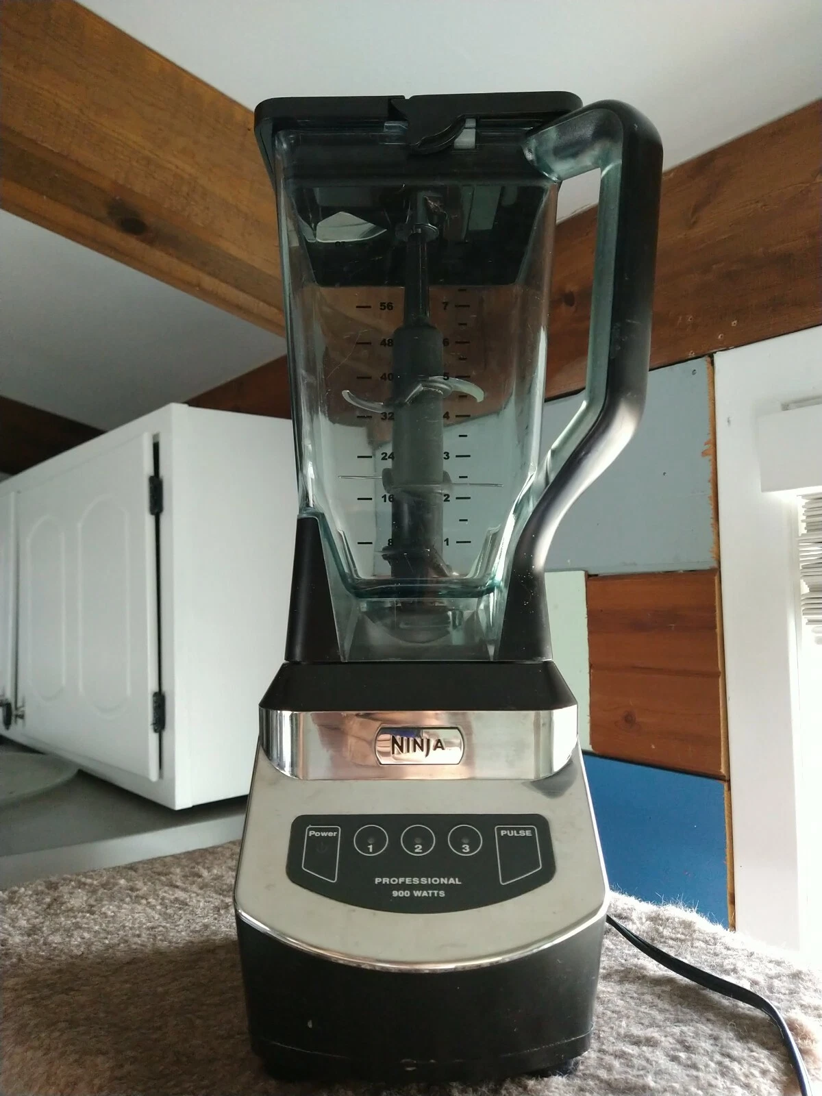 Ninja NJ600 900W Professional Blender fires up, releases work, good shape