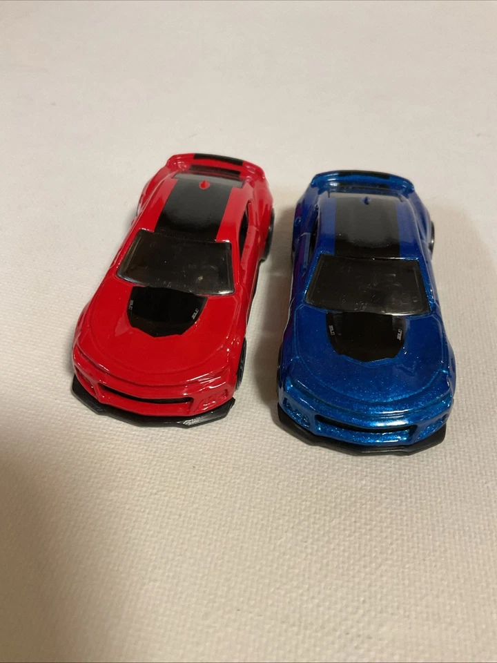 ЛОТ из 2 Hot Wheels 2017 синяя красная черная полоса Chevy Camaro ZL1 как новая без резерва - Изображение 3 из 4