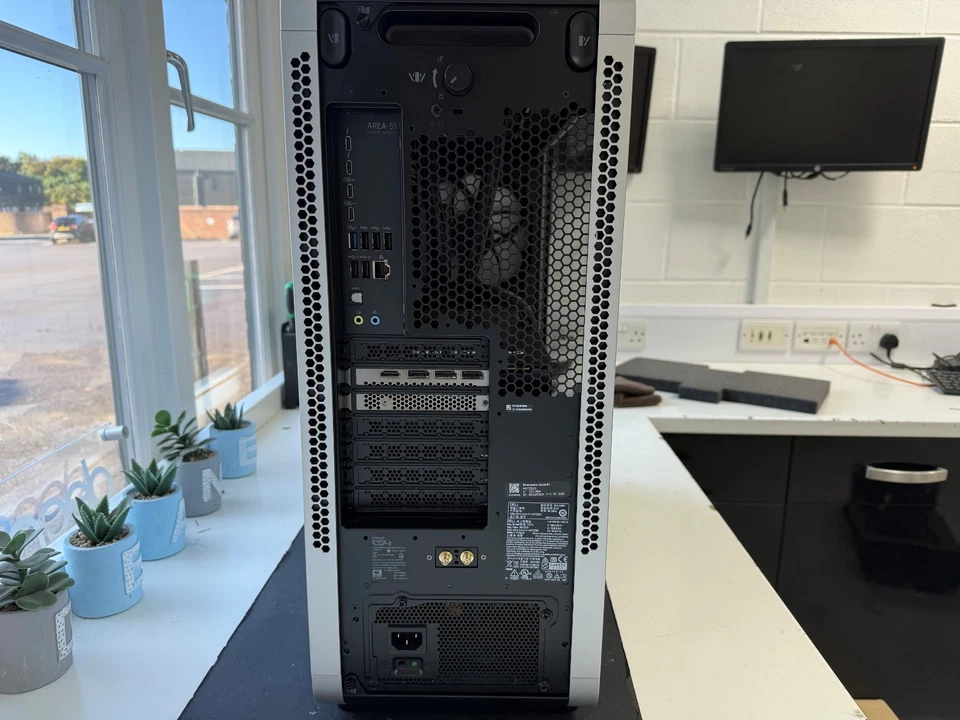 Alienware Area 51 Gaming PC Ultra 9 285K 64GB 2TB RTX 5090 32GB 11H 3Yr Warranty - Image 3 of 4