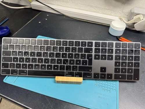 Apple Magic Keyboard Space gray Ziffernblock – Modell A1843 – Deutsch (QWERTZ)