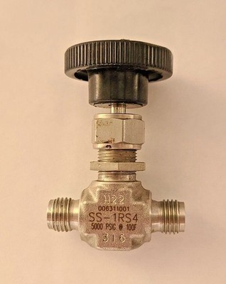 Swagelok SS-1RS4 NEEDLE Valve 5000 PSIG Stainless Steel 100 F 1/4 inch 316